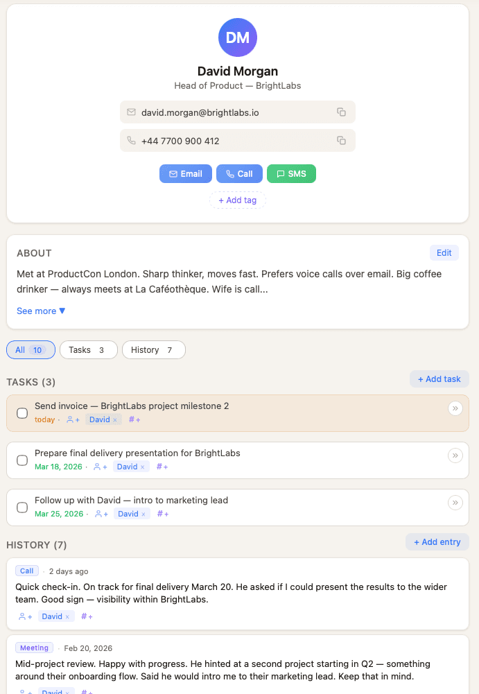 Fiche contact enrichie avec notes et entrées liées dans Keepsake